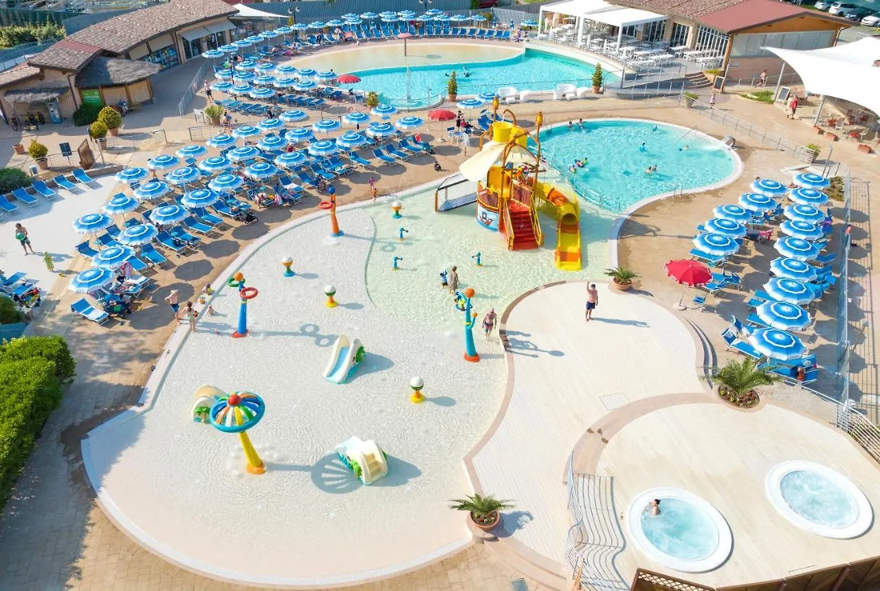 Camping Village Baia Azzurra Кастильоне-делла-Пеская